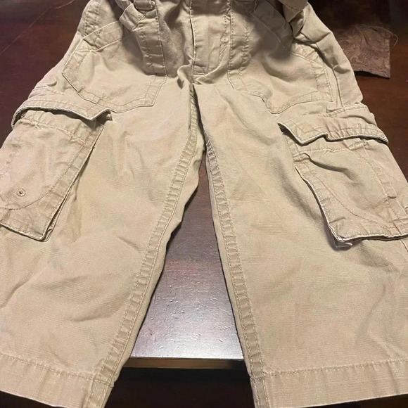 🎉 3/$12 khaki cargo pants. Get 3 $7. 00 items for $12.00 - Picture 5 of 8